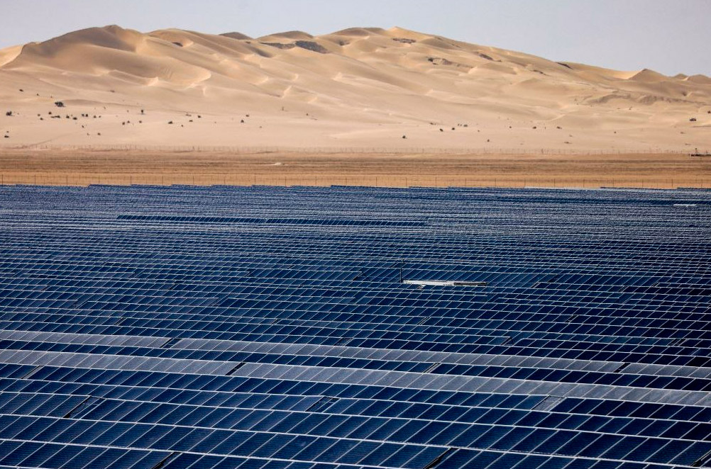 В Объединенных Арабских Эмиратах начала работу самая крупная в мире солнечная электростанция
